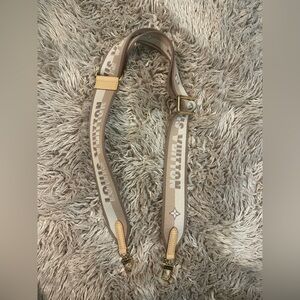 AUTHENTIC Louis Vuitton Cream Bandoulière